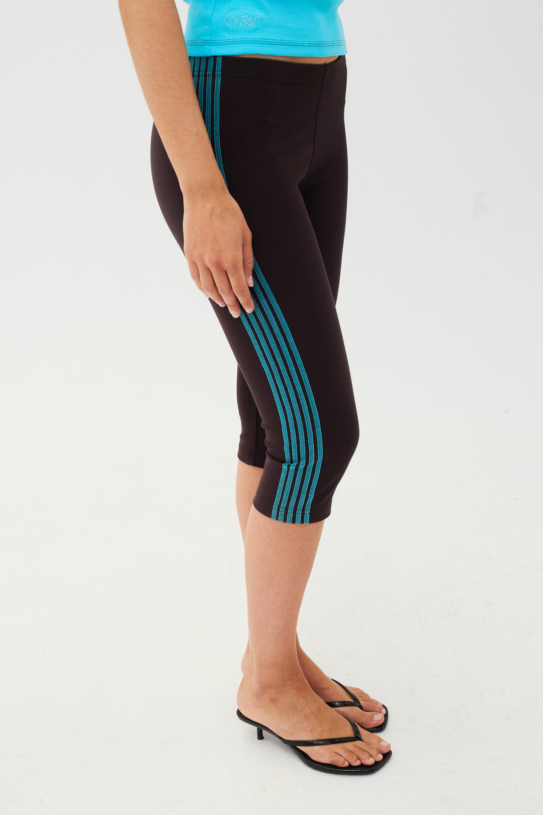 Alexa Capri Dark Brown/Bright Blue