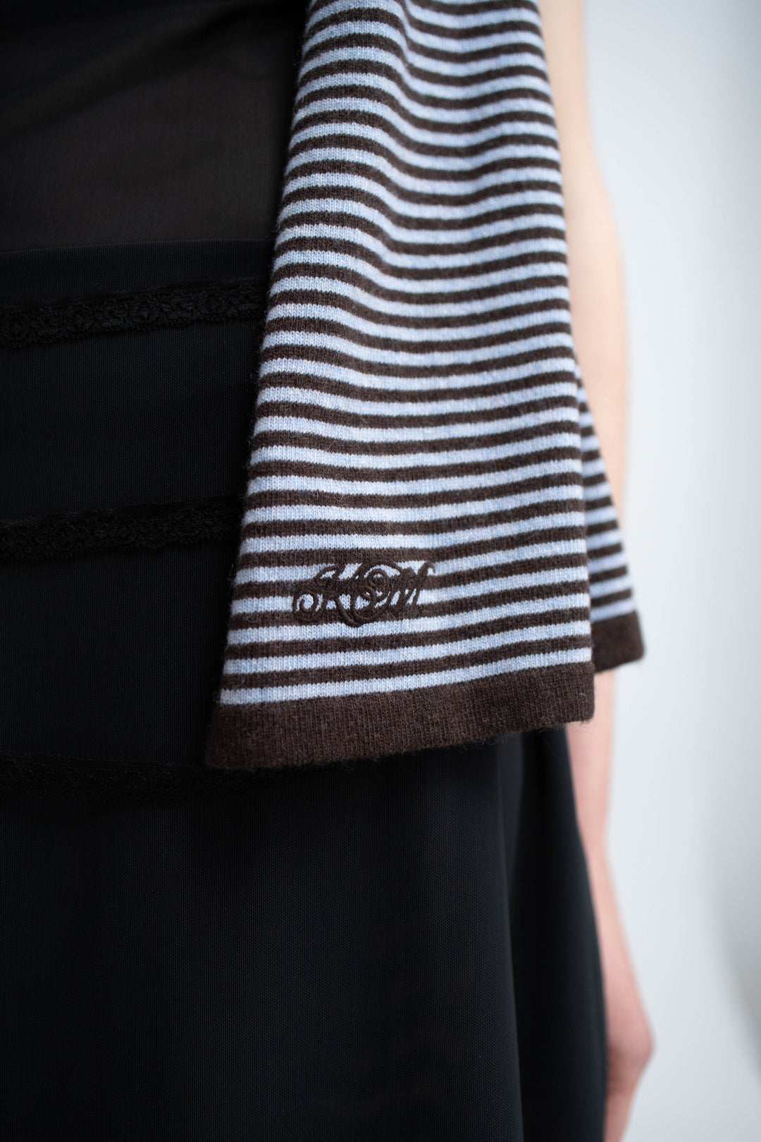 Lola Scarf Light Blue/Dark Brown